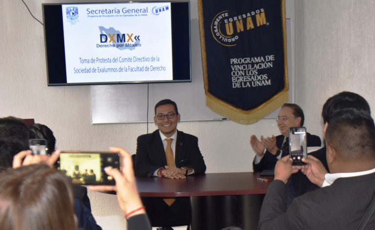 Eric Ramírez toma protesta como Presidente de la Sociedad de Exalumnos de la Facultad de Derecho de la UNAM